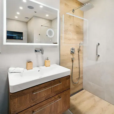 Imperial Apartment *